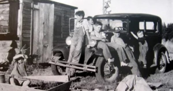 Migrant Kids Piled On The Sedan