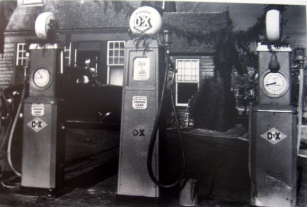 1930s DX Gas Station