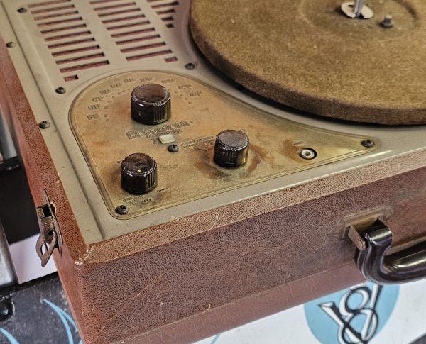 Recordette Wilcox-Gay Recordette Model 8J10 AM Receiver/Recorder