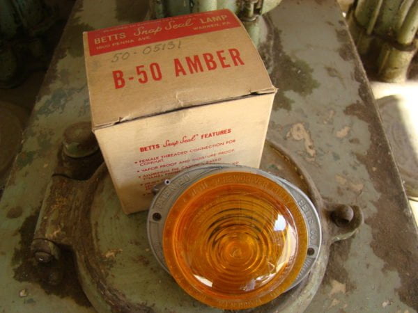 Betts Snap Seal B-50 Amber Lamp, New Old Stock