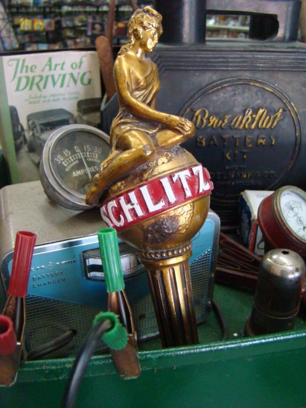 Schlitz 'Girl On Globe' Tap Shift Knob