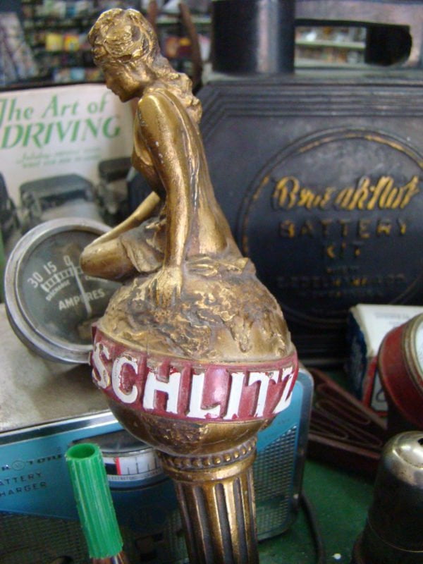 Schlitz 'Girl On Globe' Tap Shift Knob Back