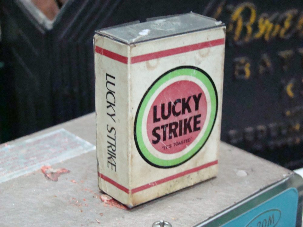 lucky strike vintage wallpaper