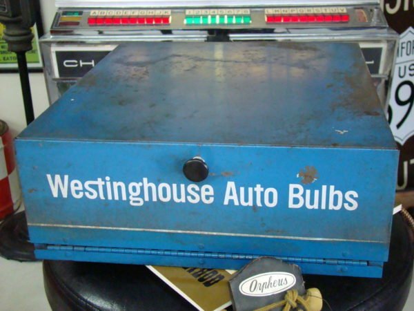 Westinghouse Auto Bulbs Display Holding Metal Case