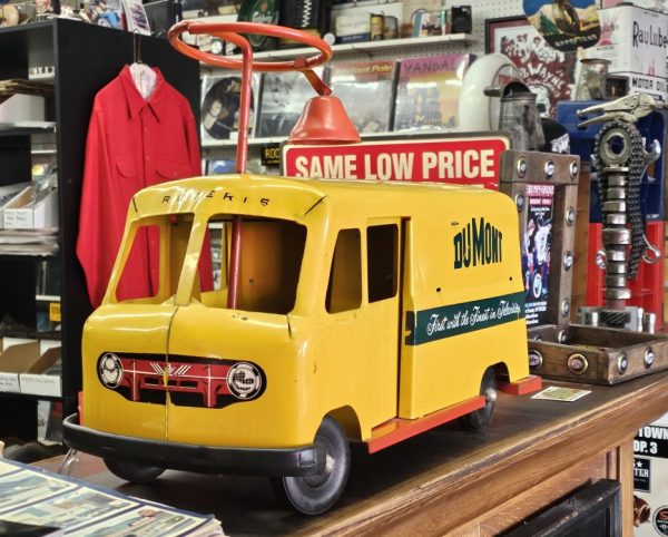 Roberts Dumont Television Sit & Ride Delivery Truck, 1950s Front