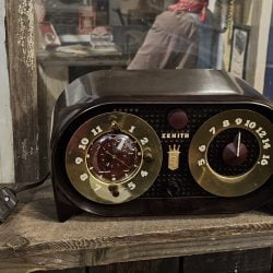 Zenith Model G516 ( Ch. 5G03) Radio