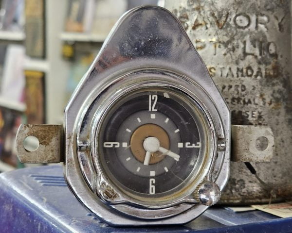 1951 Dash Clock, Early