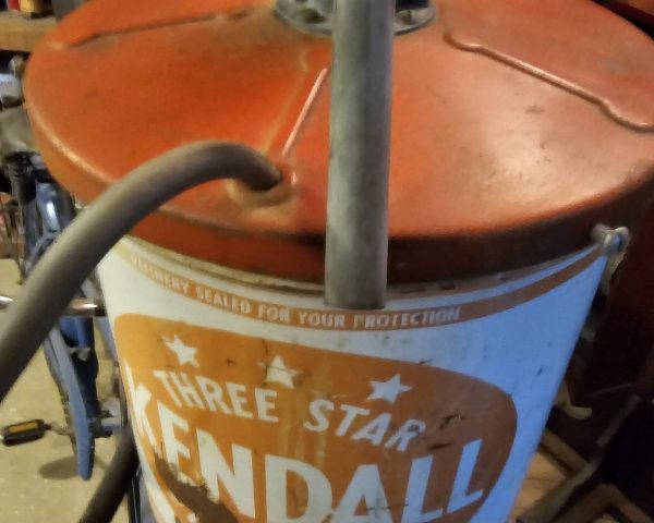 Kendall Three Star Gear Lube Can With Pump Hose Holder