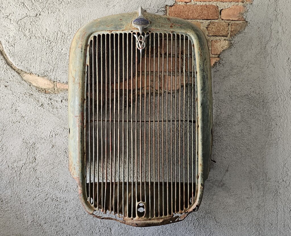 Grille Shell 1932 Grille Shell Original Commercial Has Top Chrome & V8