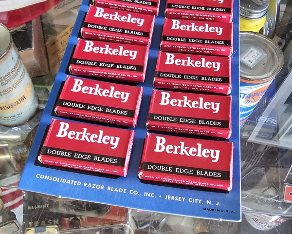 Berkeley Double Edge Blades Store Display Bottom