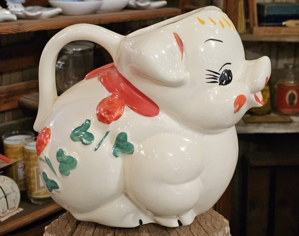 Little Piggy Pitcher Side