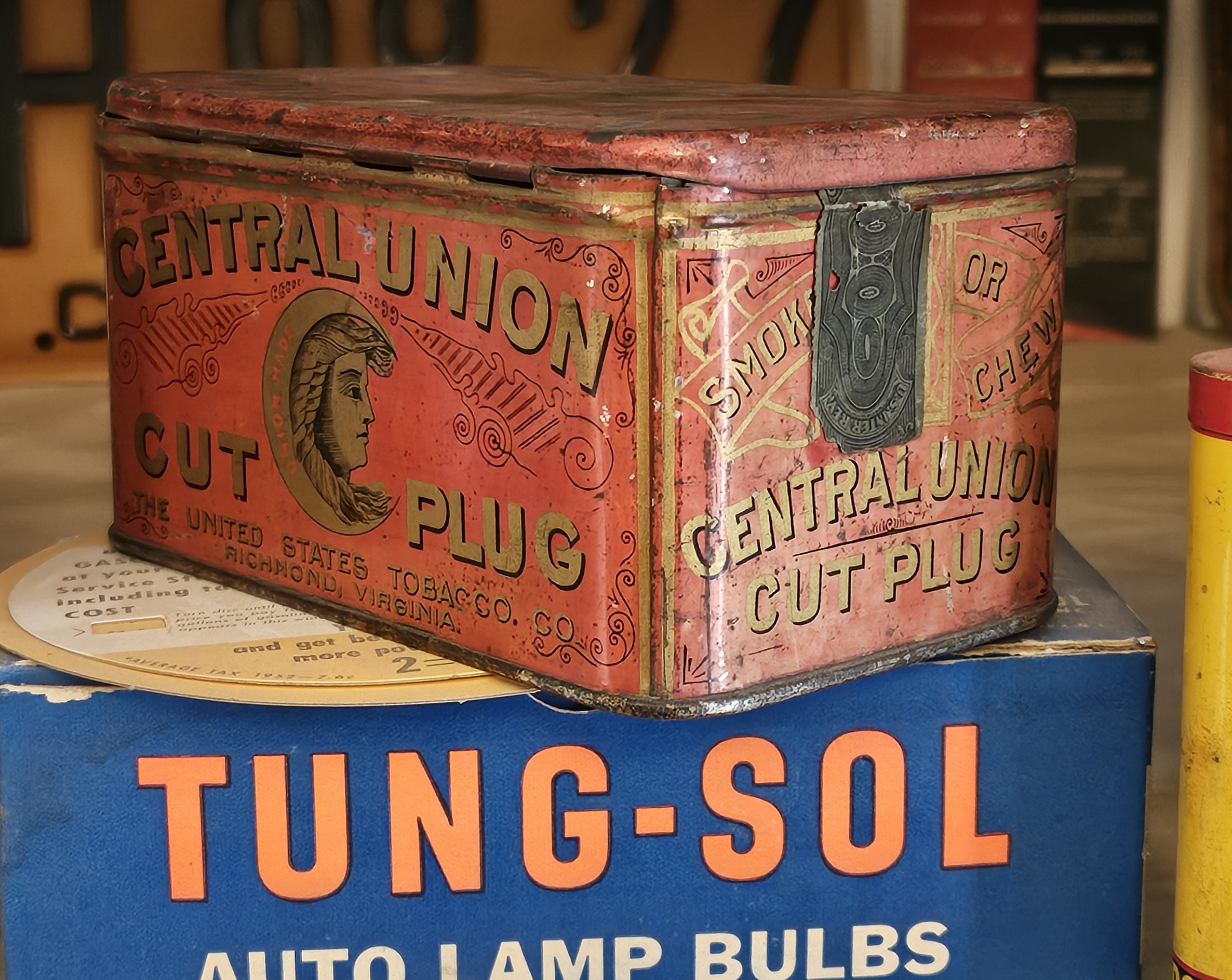 Central Union Cut Plug Tobacco Tin Left & Back