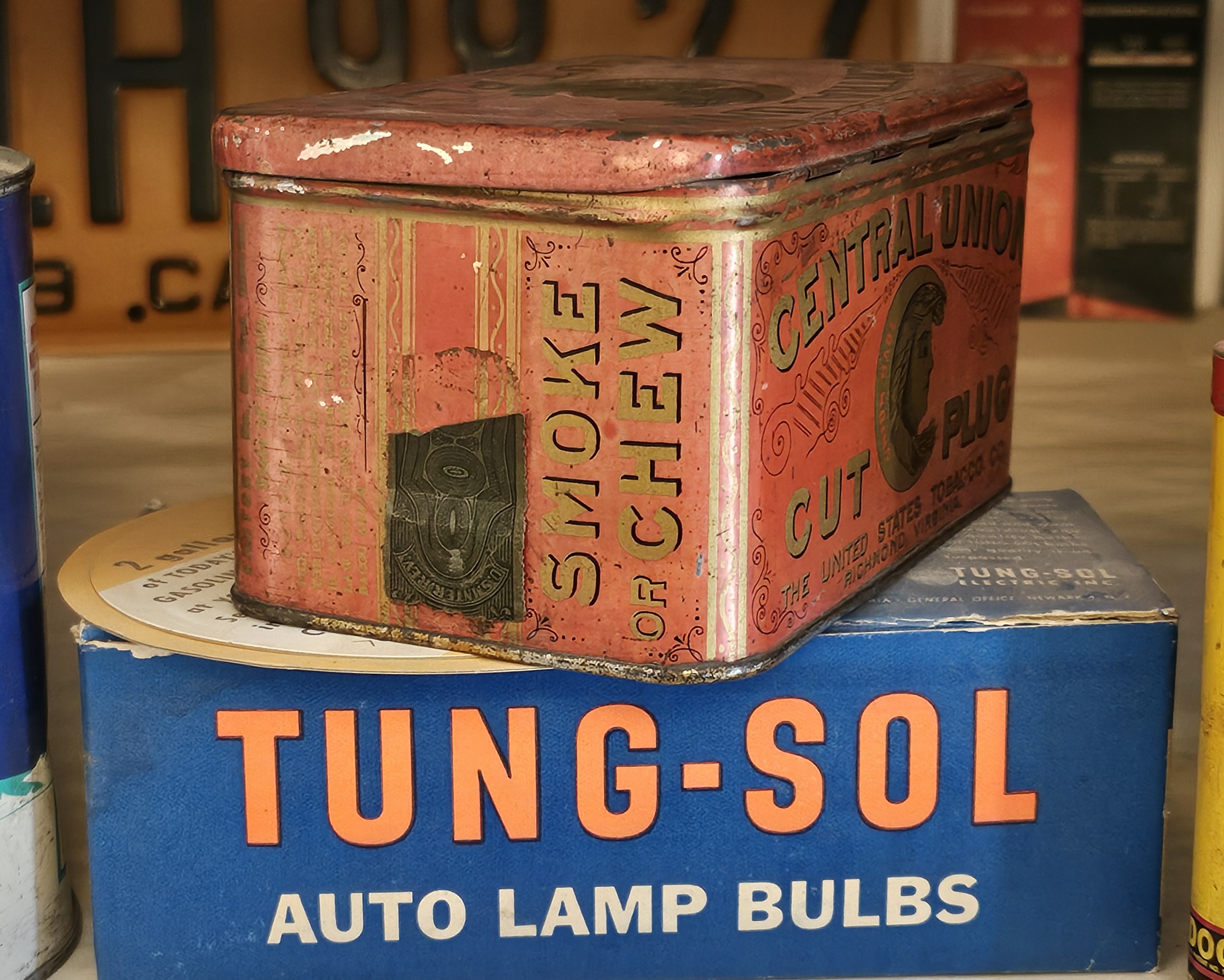 Central Union Cut Plug Tobacco Tin Right