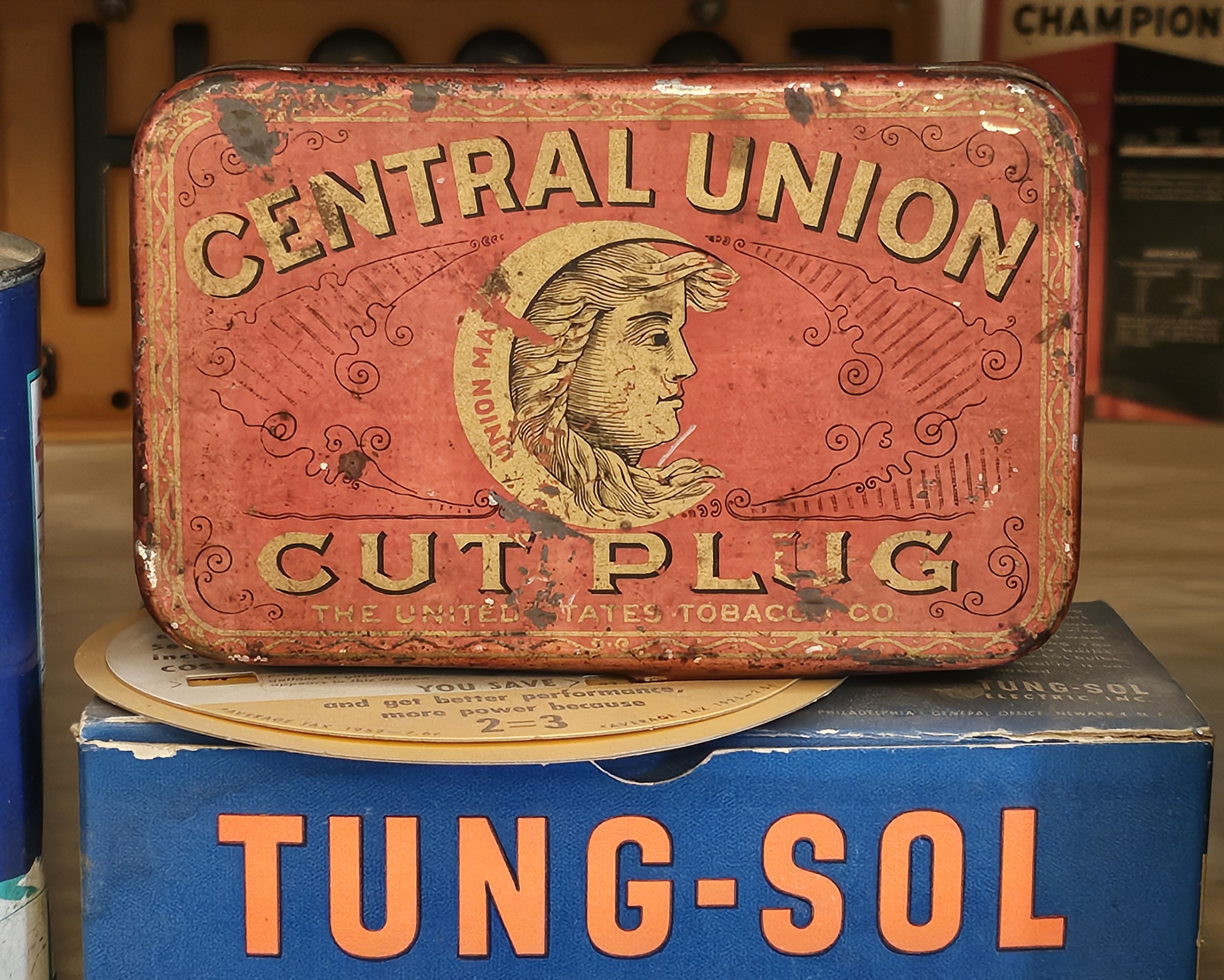 Central Union Cut Plug Tobacco Tin