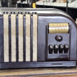 Wards Airline Bakelite Radio 93BR-508A
