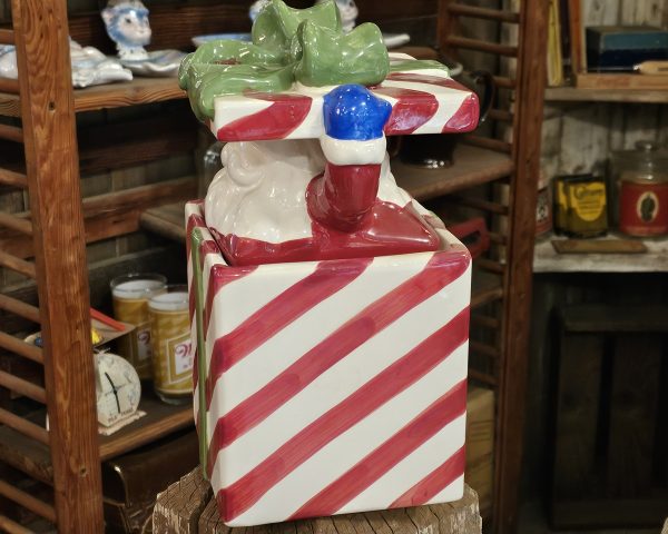 Santa Claus Cookie Jar Right