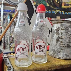 Vess Billion Bubble Beverages Salt Pepper Shaker Set Clear