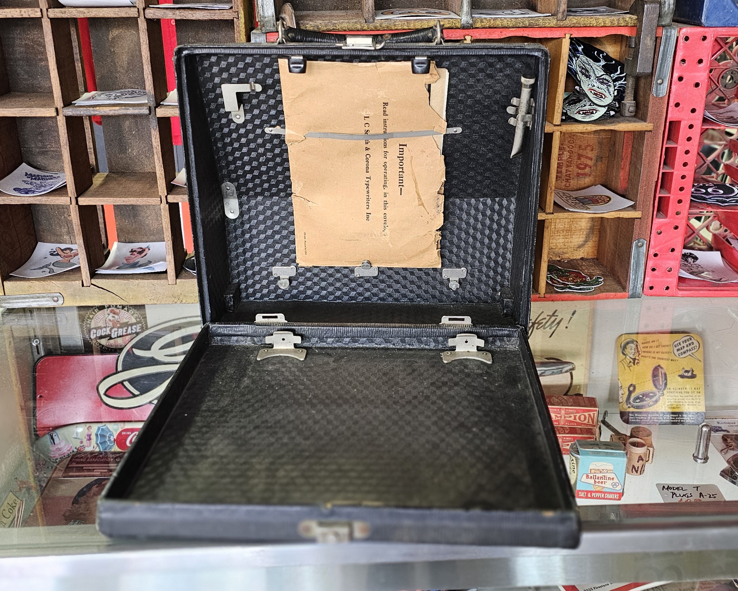 Corona Model 4 Typewriter Carry Case Open