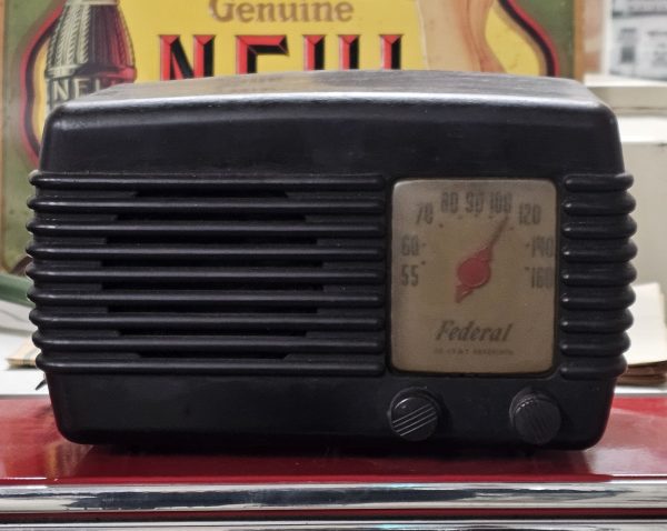 Federal Model 1040-TB Radio Bakelite