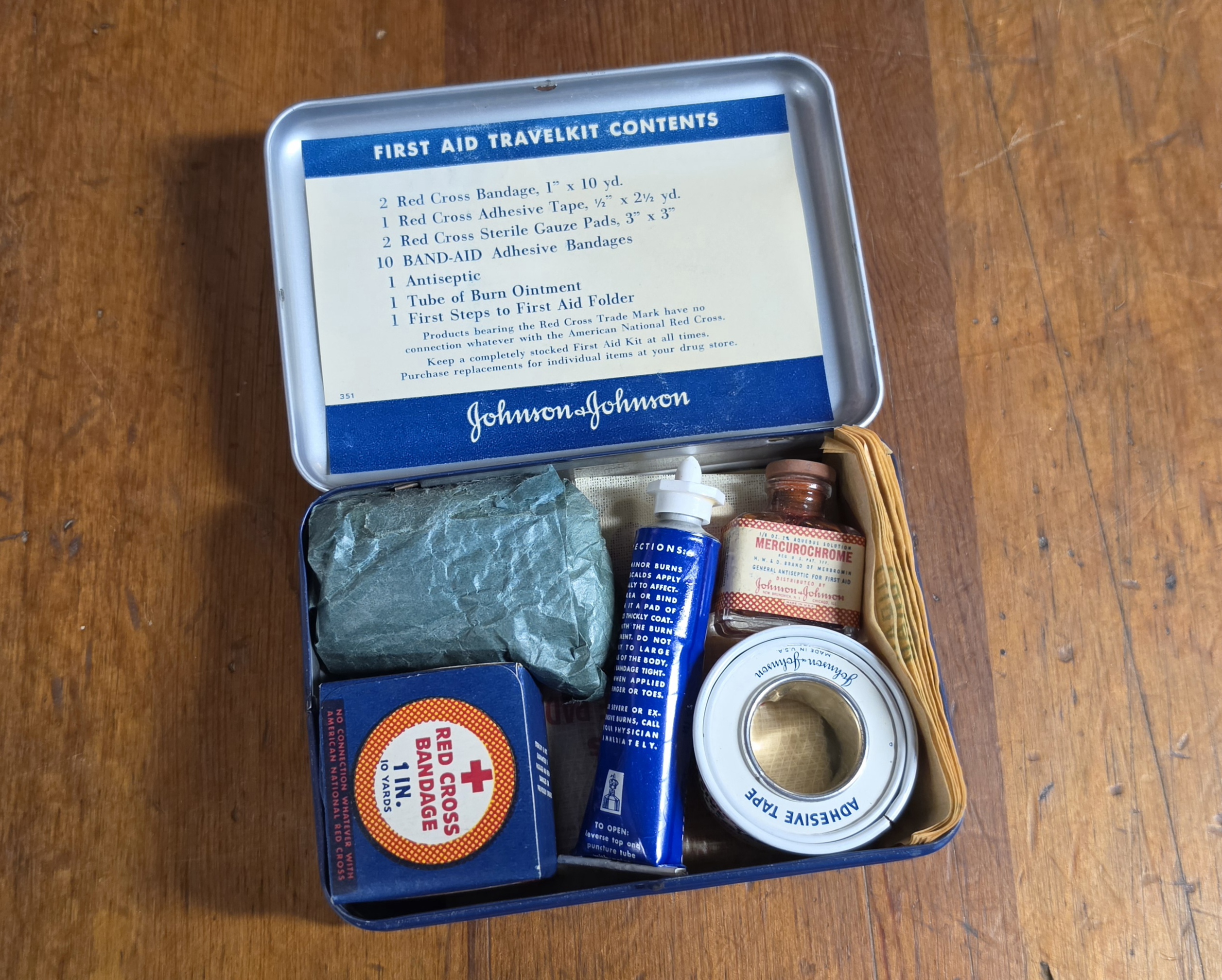 Johnson & Johnson First Aid Travelkit - Image 3