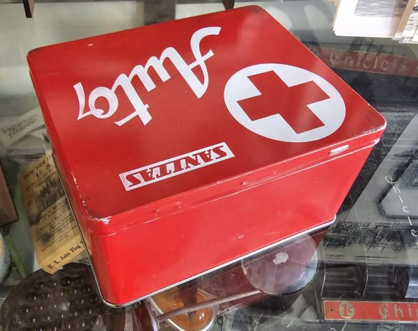 Sanitas Auto Metal First Aid Kit Top