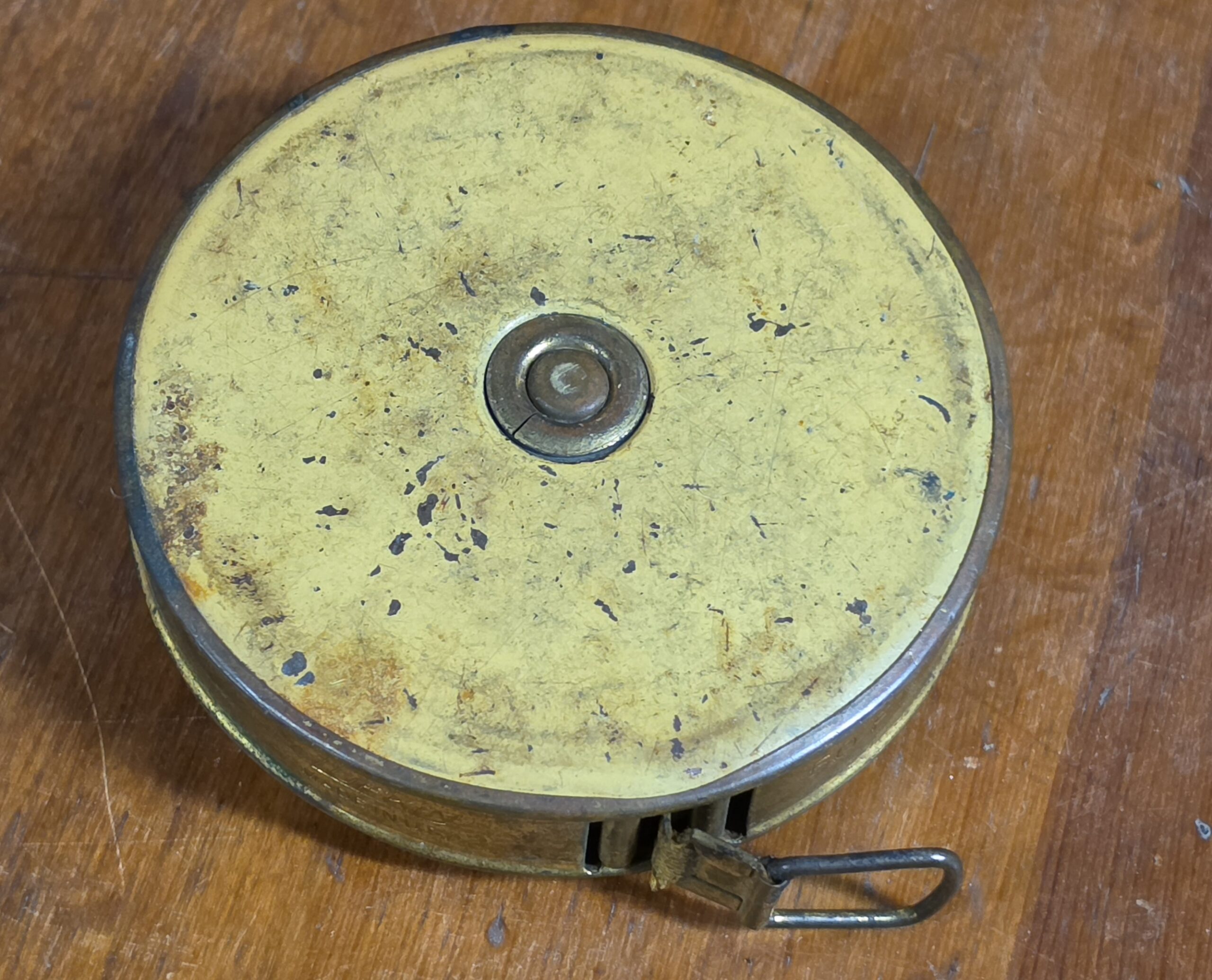 Lufkin Hand-Wind Cloth Measuring Tape Bottom