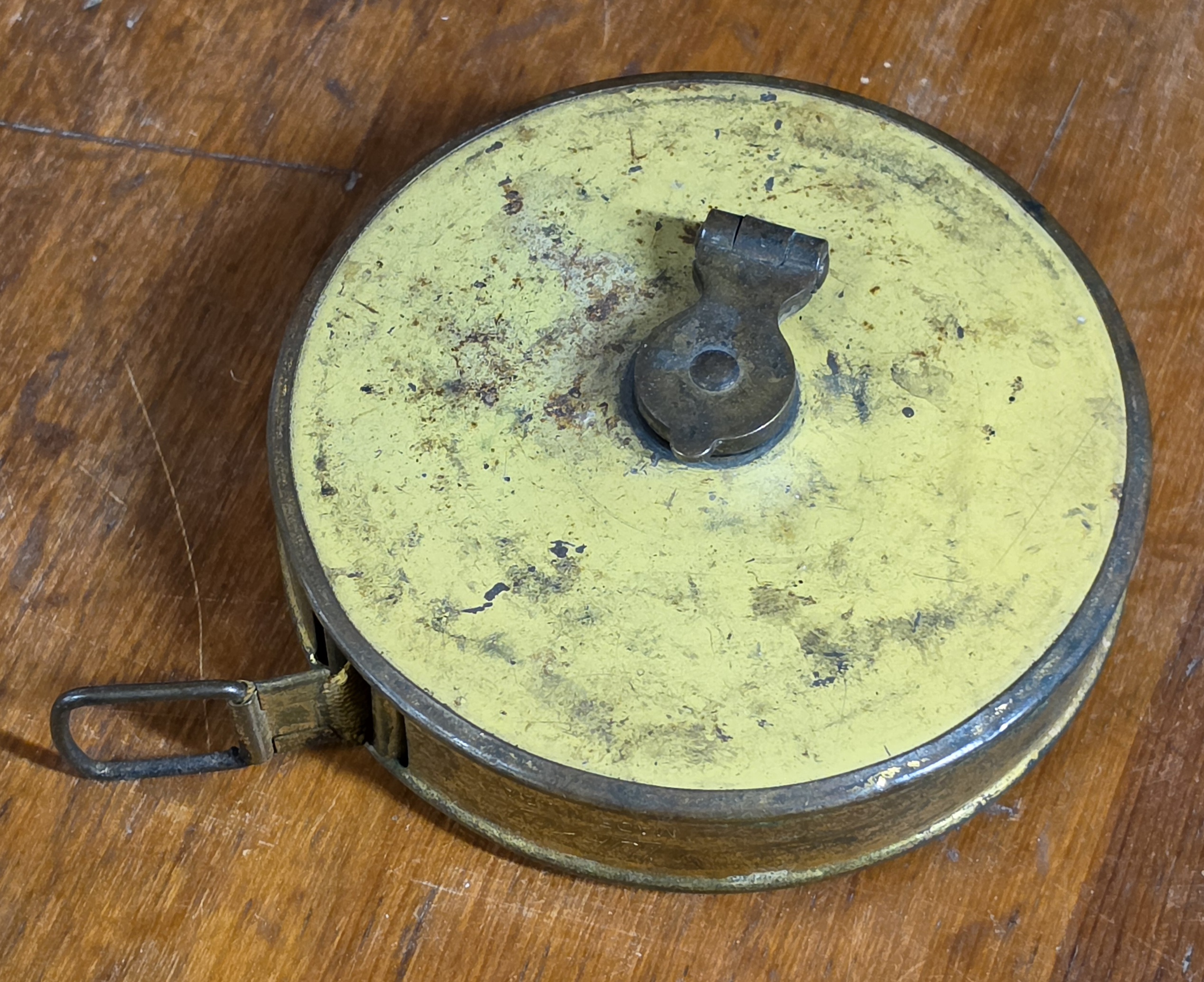 Lufkin Hand-Wind Cloth Measuring Tape