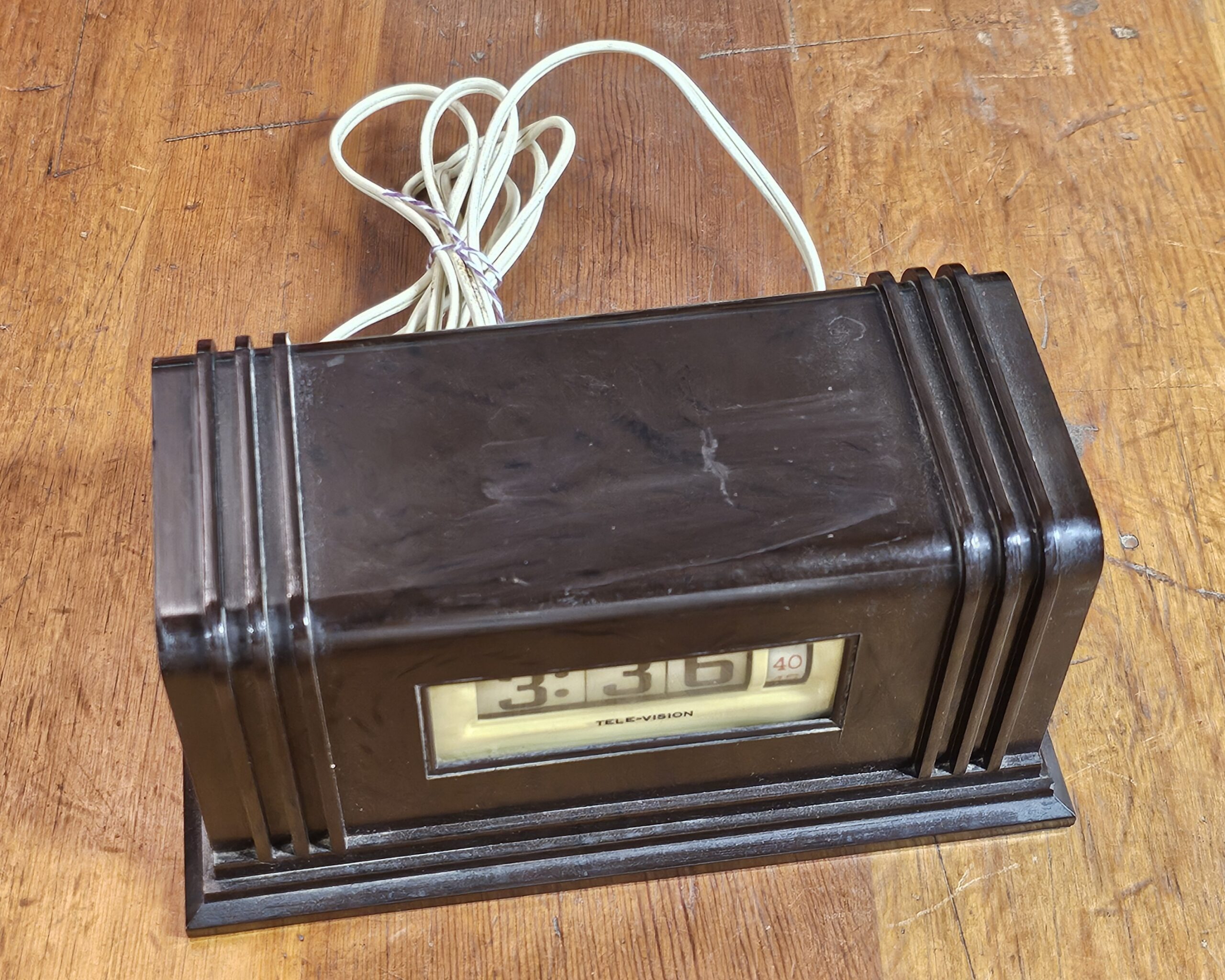 Tele-Vision Bakelite Flip Clock, 1940s - Image 5