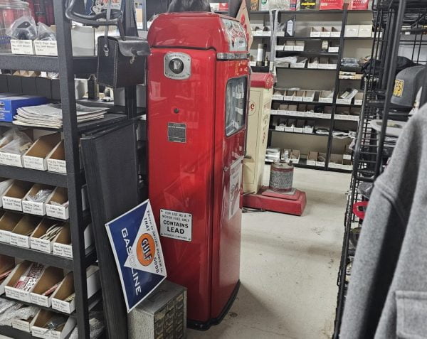 Texaco Fire Chief Tokheim 305 Gas Pump, Restored Crank Side