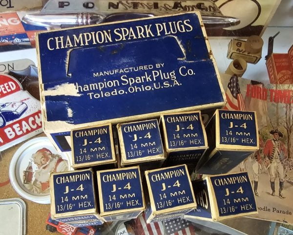 Champion J-4 Spark Plug Set In J-5 Box Bottom