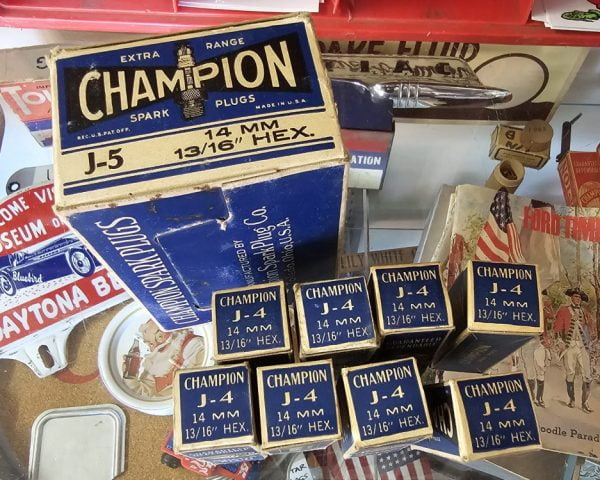 Champion J-4 Spark Plug Set In J-5 Box