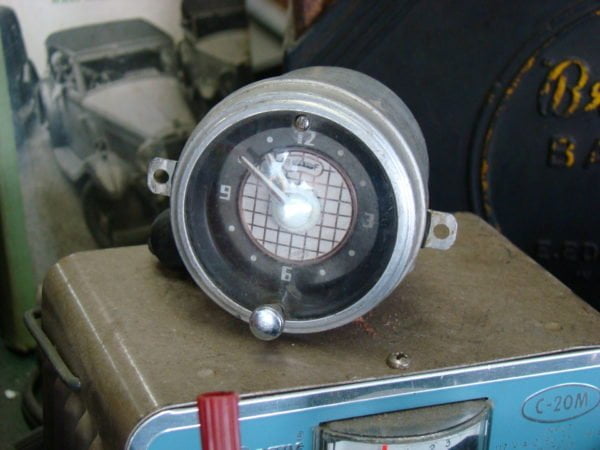 Vintage Dash Clock, Round