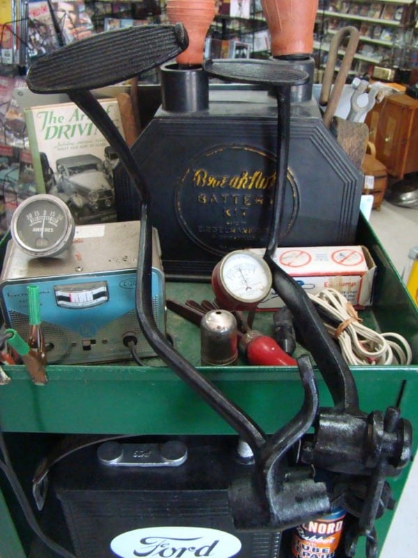 1928 (Late)-31 Brake & Clutch Pedal Set