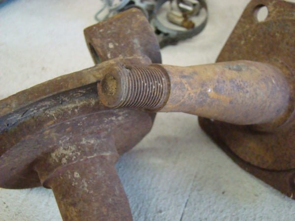 1928-31 Front Spindles Threads