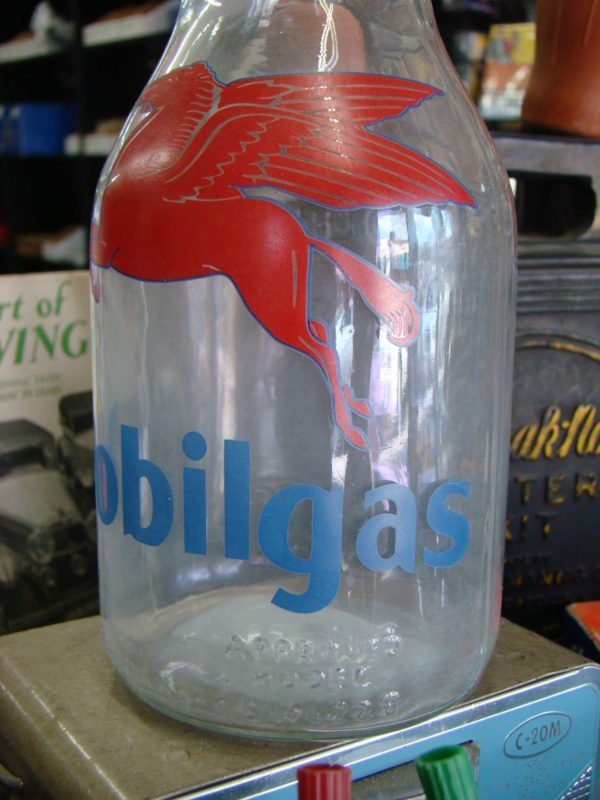 Mobilgas Pegasus Oil Bottle Quart Logo