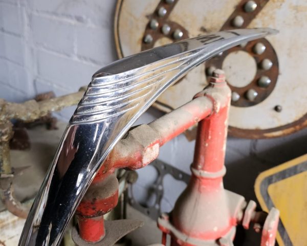 1939 Deluxe Hood Ornament Top