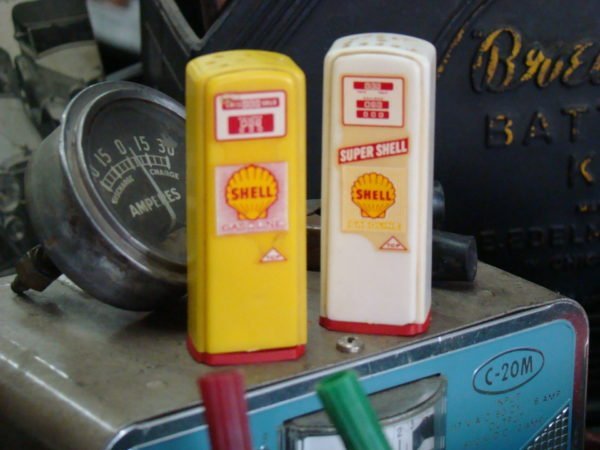 Shell Gas Pump Plastic Salt Pepper Shakers