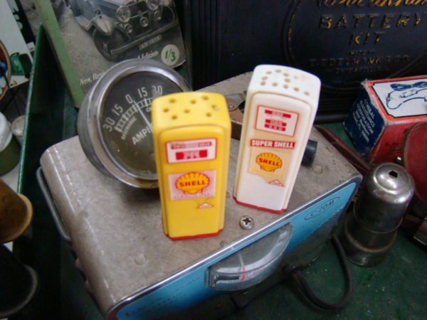 Shell Gas Pump Plastic Salt & Pepper Shakers Top