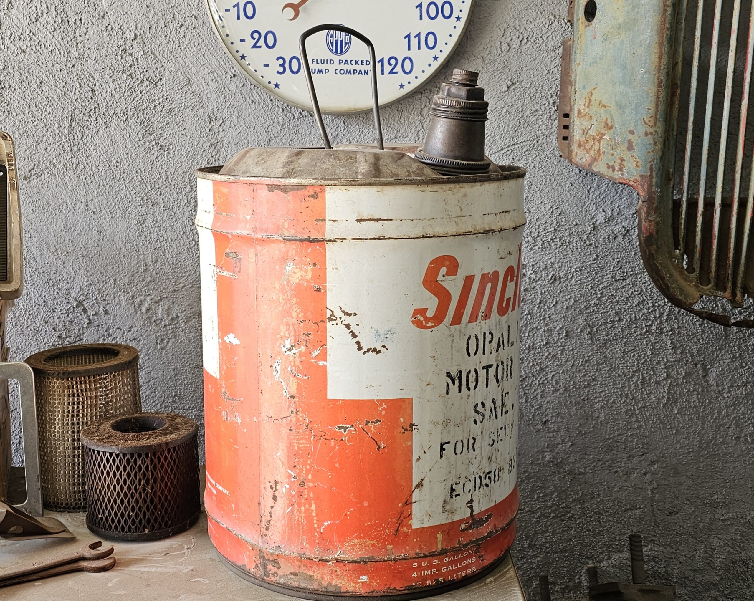 Sinclair Opaline Motor Oil Can Left