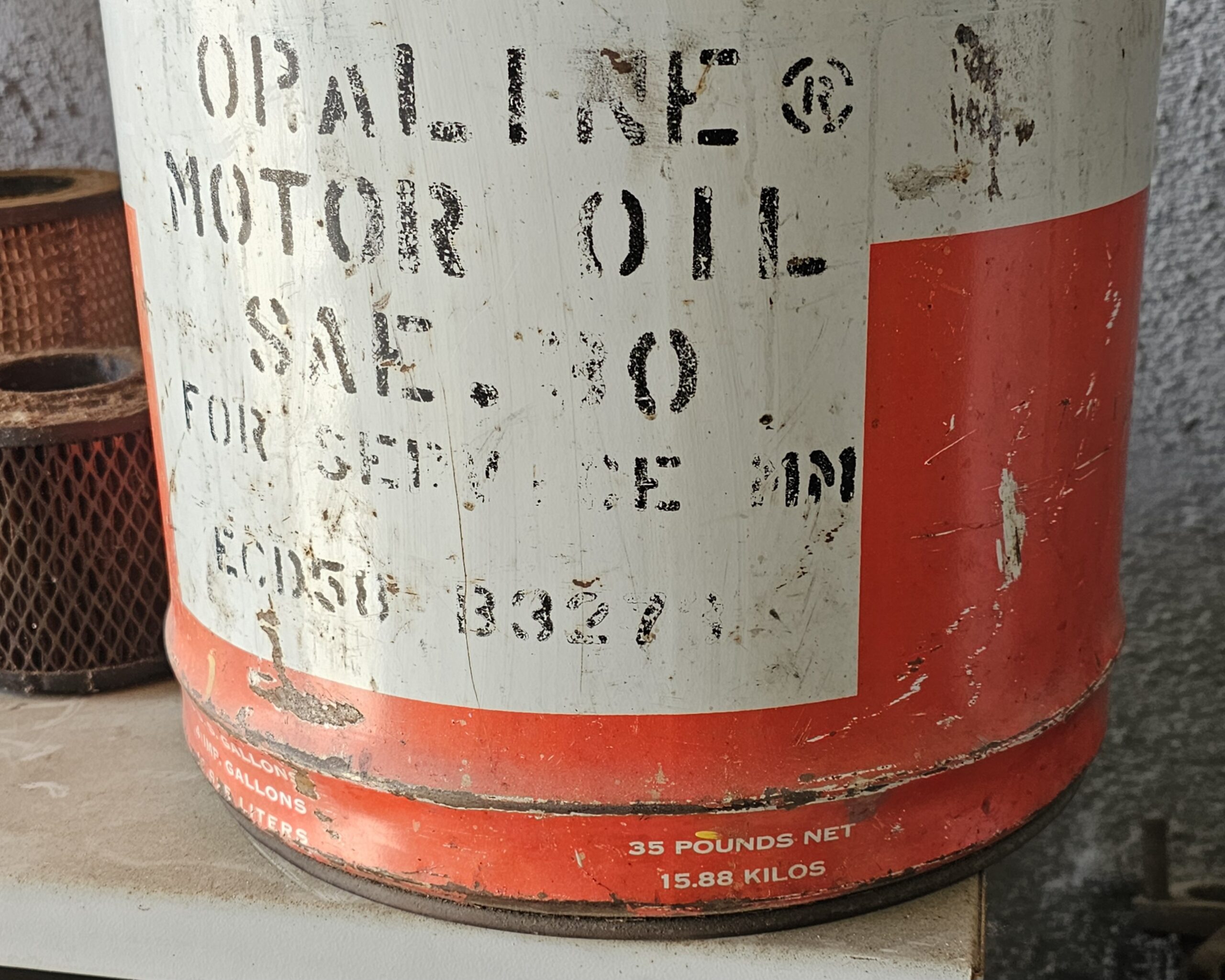 Sinclair Opaline Motor Oil Can Scratching