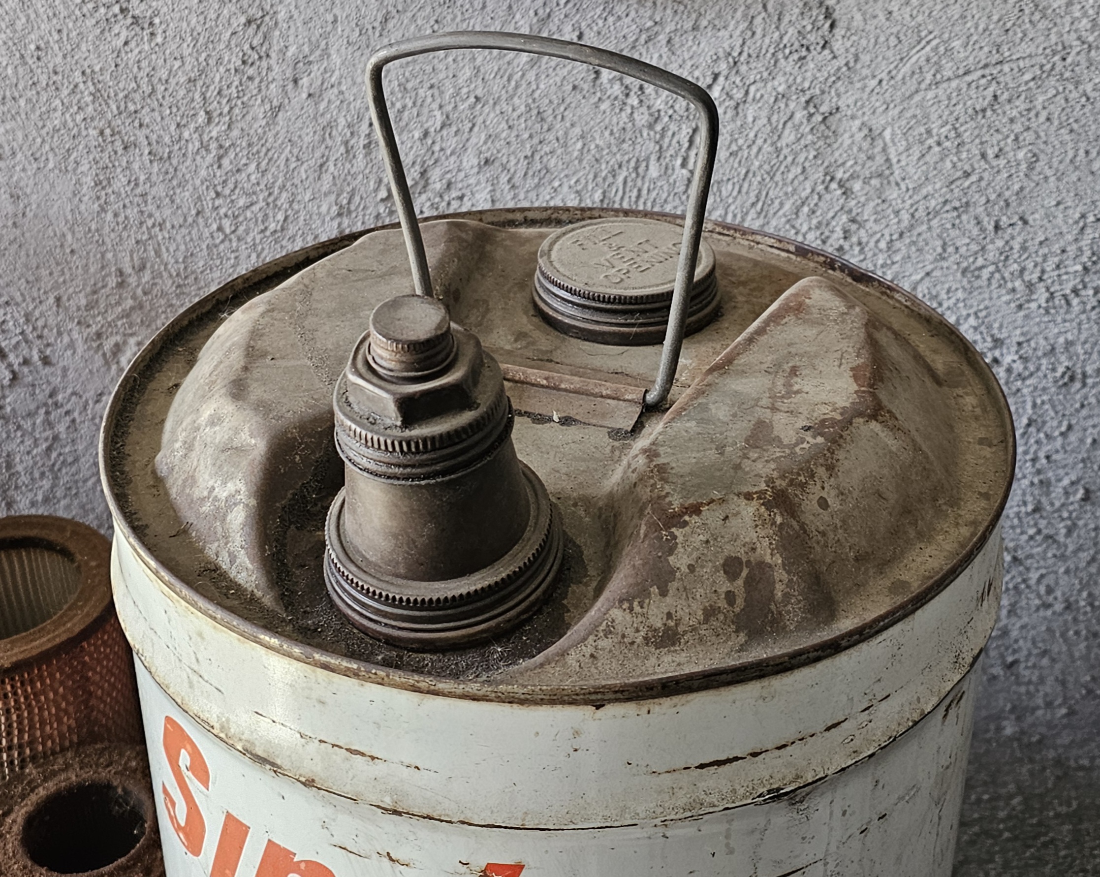 Sinclair Opaline Motor Oil Can Top