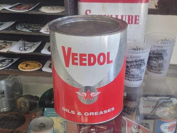 Veedol Oils Greases Can Front