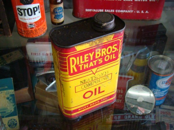 Riley Bros. That's Oil Can Back