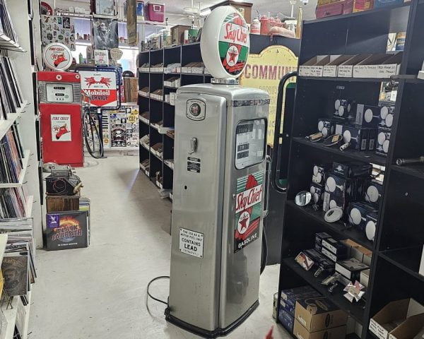 Texaco Sky Chief Tokheim 300 Gas Pump, Restored Crank Side