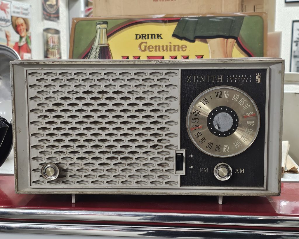 Zenith Model S-52233 AM FM Radio Late 1950s And Working