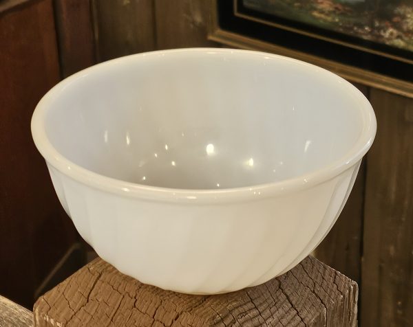 Fire-King White Nesting Bowl Set Medium