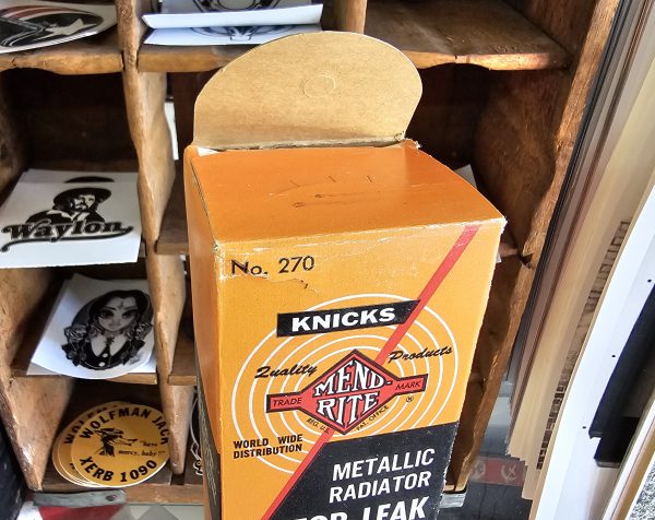 Knicks Mend Rite Metallic Radiator Stop-Leak Display Top