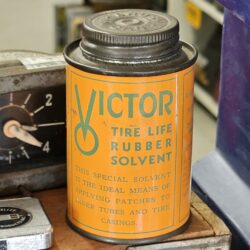 Victor Tire Life Rubber Solvent Can 