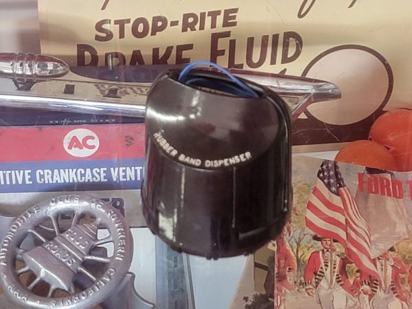 1940s Bakelite Pick-Kwik Rubber Band Dispenser Back Brown