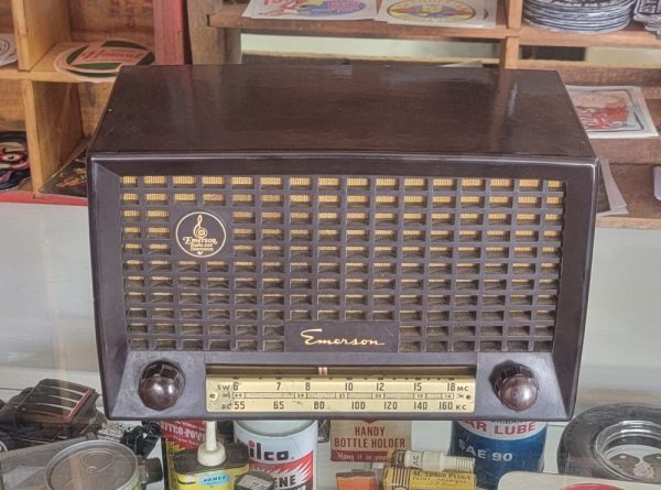 Emerson Bakelite Brown Radio
